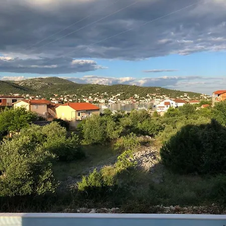 Orosnjak Apartment Vinisce